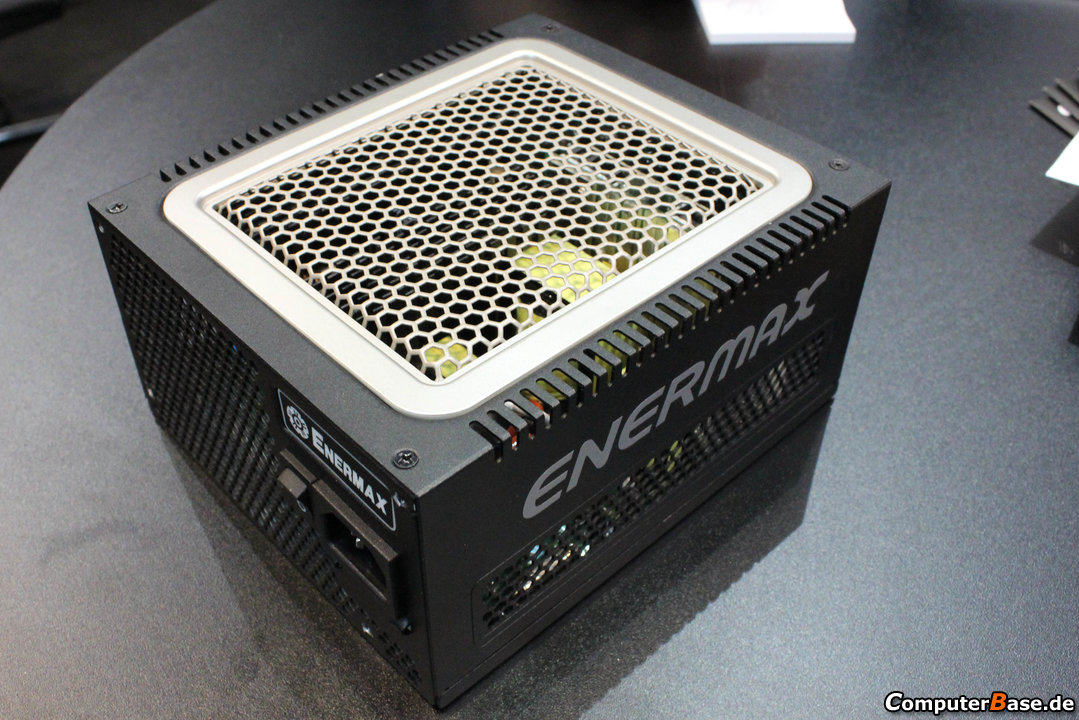 Enermax DigiFanless 550W 01
